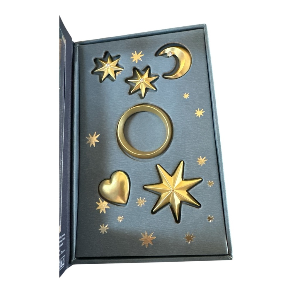 Anthropologie Monogram Candle Charms Gold Letter “O” New In Box Stars Moon - Picture 2 of 3